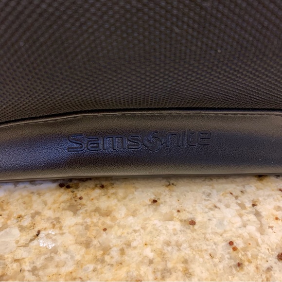 Samsonite black laptop bag with multiple compartments for all business needs. - Picture 6 of 6